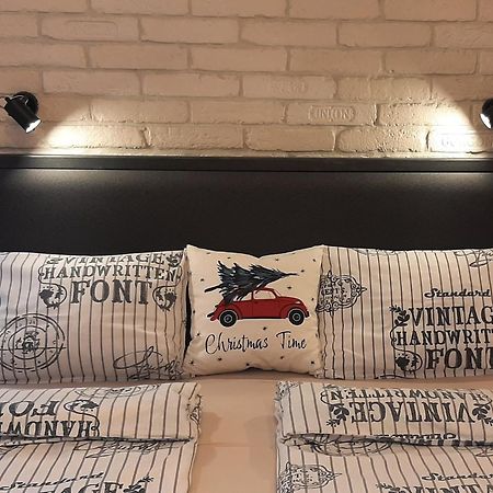 Простора І Вишукана Квартира В Самому Серці Львова Esterno foto