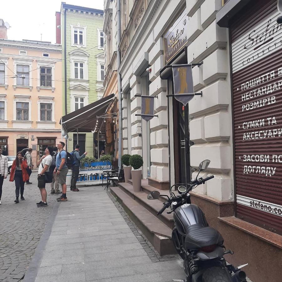 Простора І Вишукана Квартира В Самому Серці Львова Esterno foto